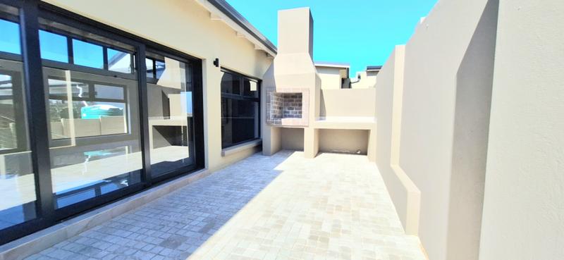 3 Bedroom Property for Sale in Hartenbos Heuwels Western Cape